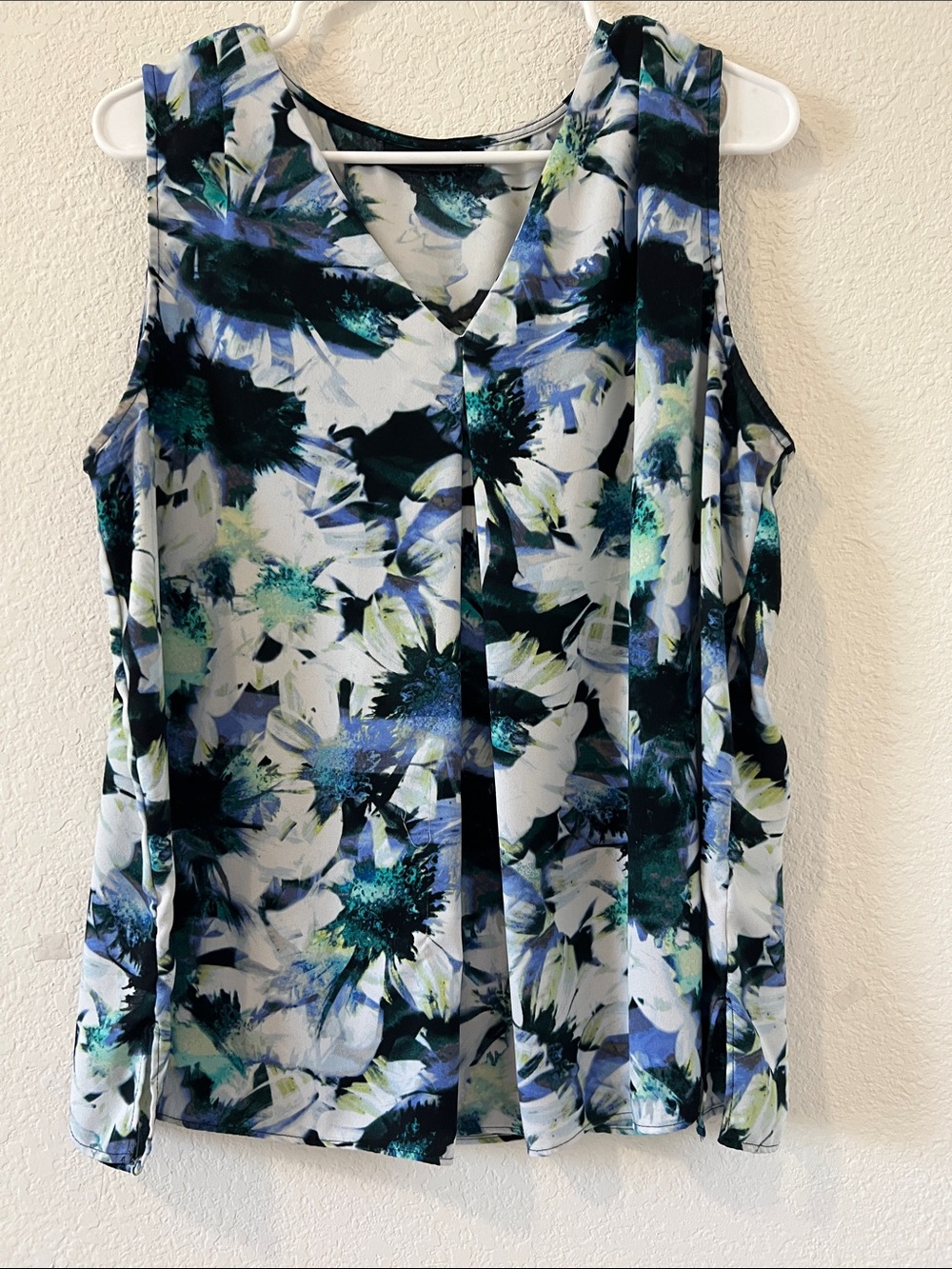 Apt. 9 Floral V-Neck Sleeveless Top in Teal, Navy & White